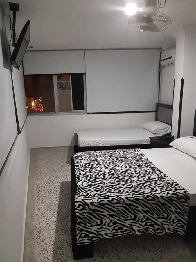 בוקארמנגה Hotel Embajador מראה חיצוני תמונה