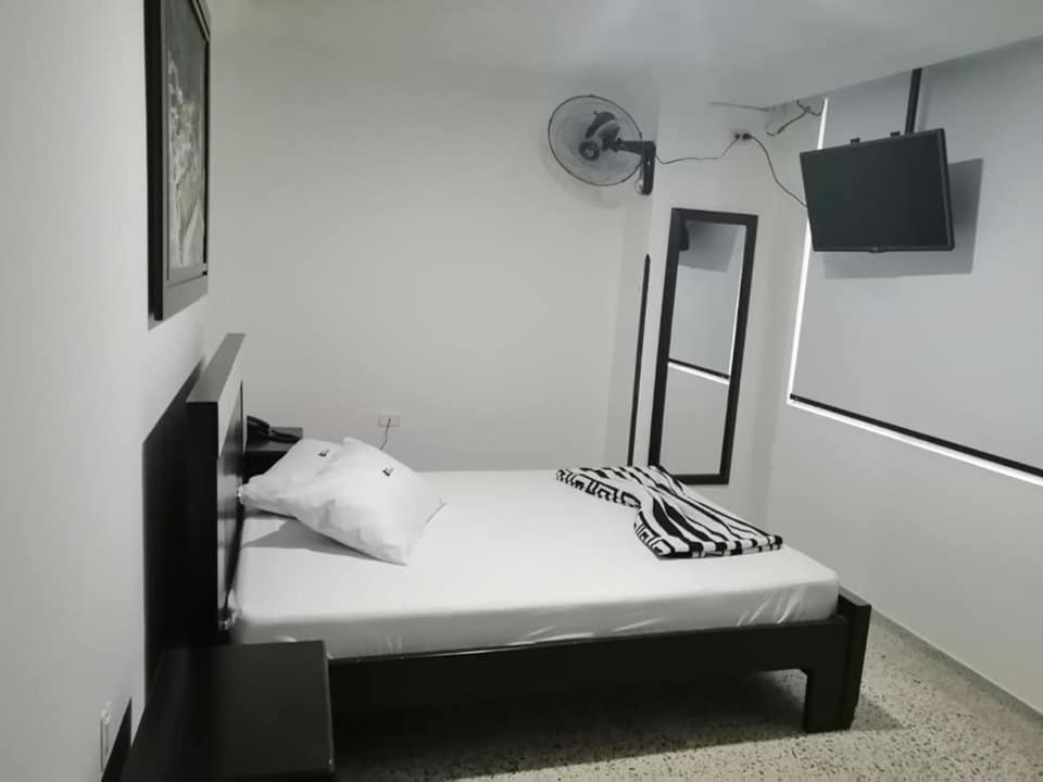 בוקארמנגה Hotel Embajador מראה חיצוני תמונה